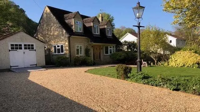 Coulston, BA13, photo 1