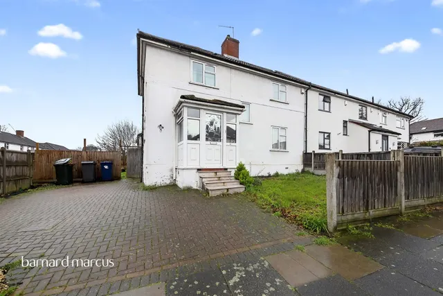 Photo 2 — Barfield Avenue, London