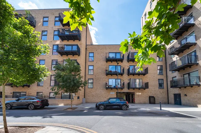 Photo 2 — Flat 302, Austwick Court, LONDON