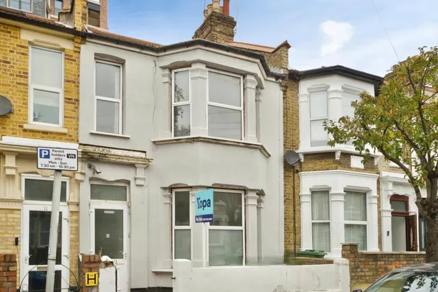 First Avenue, London, E17, photo 1