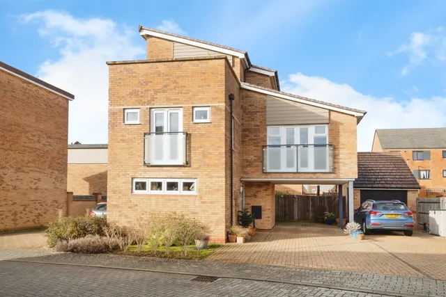 Agrippa Crescent, Fairfields, Milton Keynes, photo 1