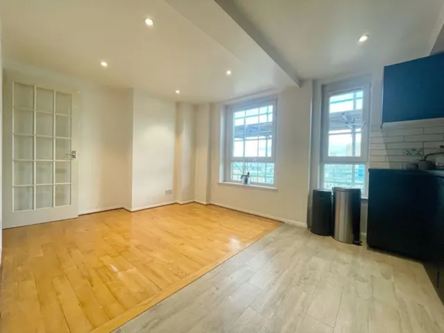 Photo 2 — Ainsley Street, London E2 0DL