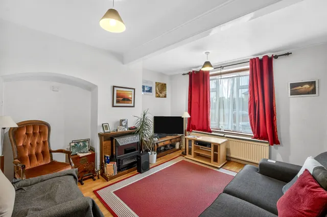 Photo 3 — Glastonbury Road, MORDEN