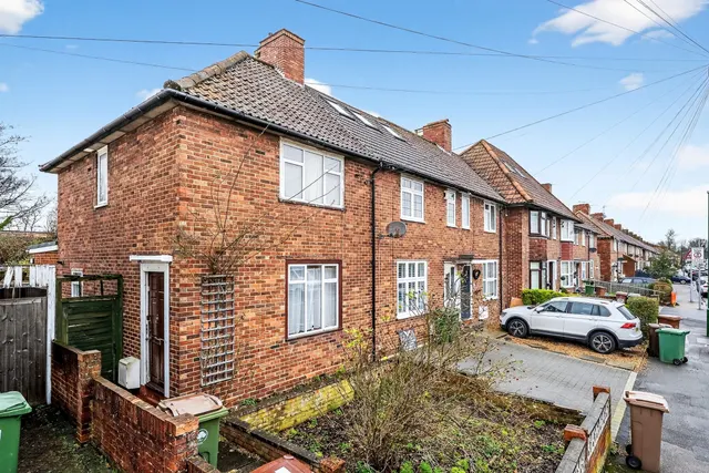 Glastonbury Road, MORDEN, photo 1