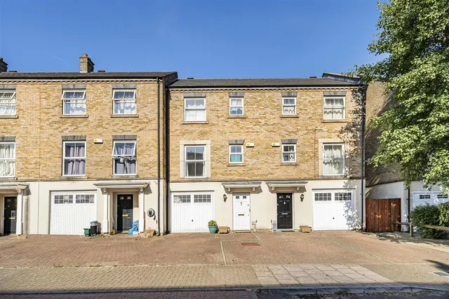 Compton Avenue, Wembley, HA0, photo 1