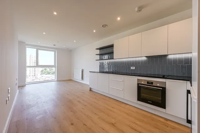 Photo 2 — Flat 608, Gilham House