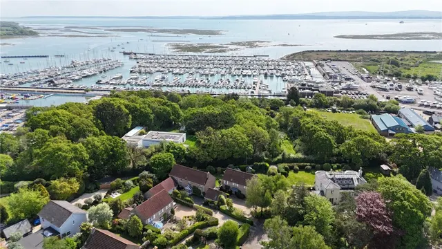 Lymington, Hampshire, photo 3