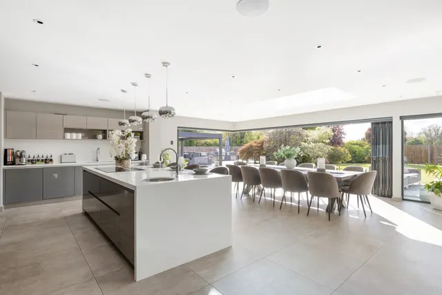 Highfield Road, TW16, photo 2