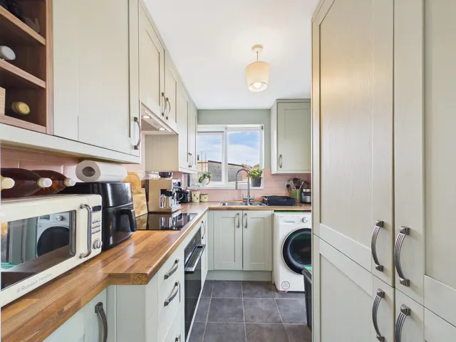 The Spinney, Newport, NP20, photo 2