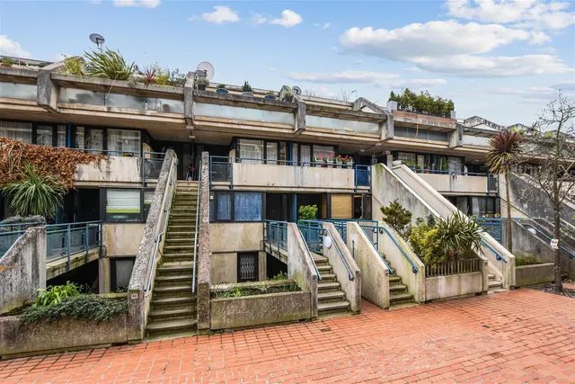 Rowley Way, London, photo 1