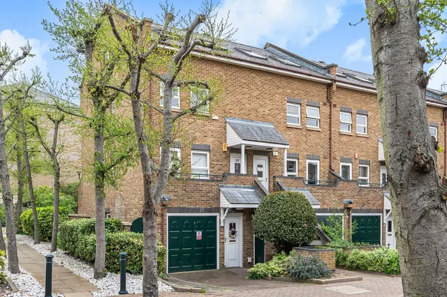 Schooner Close, London, E14, photo 1