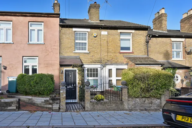 Watford, WD19, photo 1