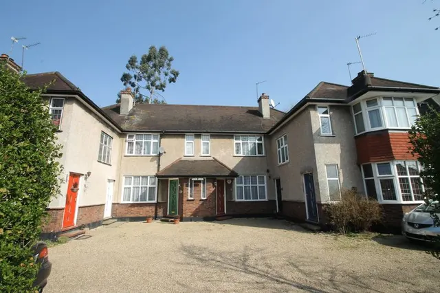 Photo 2 — Pinner Road, Northwood