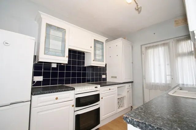 Pinner Road, Northwood, photo 1