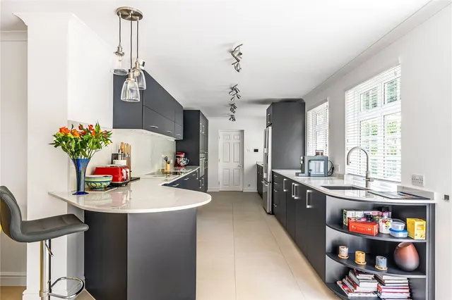 Slines Oak Road, Woldingham, CR3, photo 2