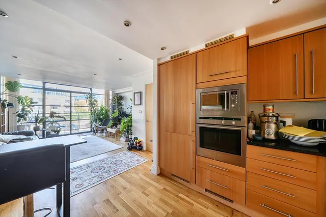 Point Wharf Lane, Brentford, TW8, photo 3