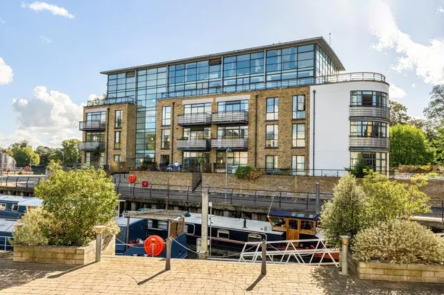 1 bedroom flat, Point Wharf Lane, Brentford, TW8