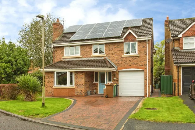 Pendle Hill Close, Grimsargh, PR2, photo 1