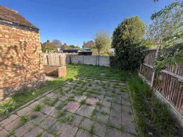 Photo 2 — Whitton Road, Twickenham
