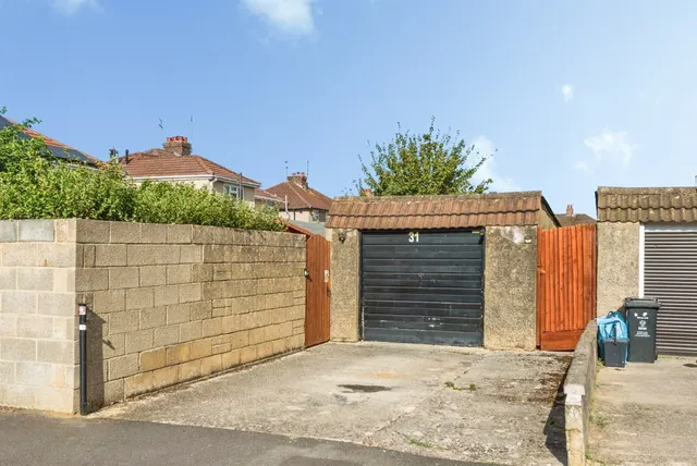 Tiverton Road, Swindon, SN2, photo 2