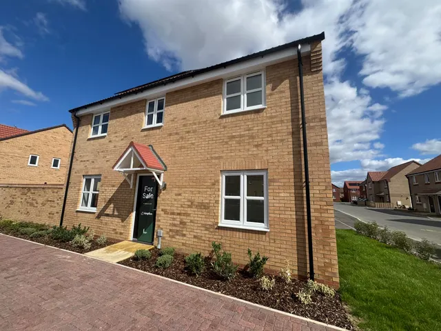 Harrier Way, Market Deeping, PE6, photo 1