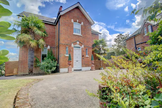 Ridgeway Road, Redhill, RH1, photo 1