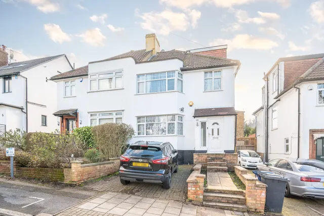 3 Wentworth Close, London, photo 1