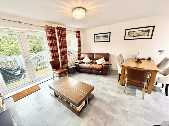 Whirley Road, Macclesfield, SK10, photo 2