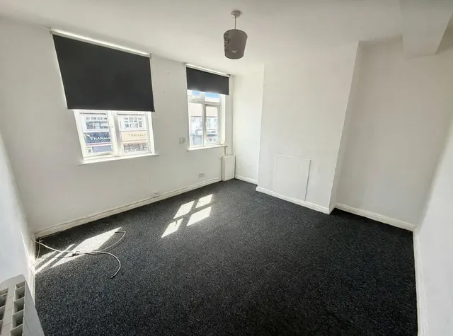 High Street, Barkingside, IG6, photo 3