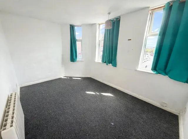 High Street, Barkingside, IG6, photo 2