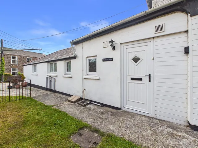 Penhallick Carn Brea, Redruth, photo 1