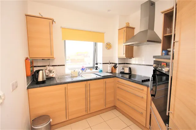 Eversley Court, Seaford, photo 3