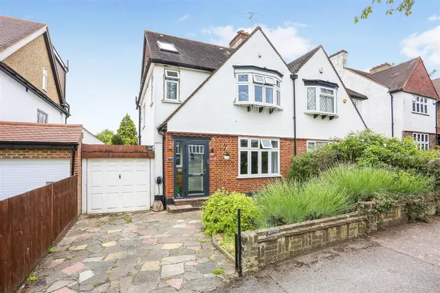 Anglesey Gardens, Carshalton, Surrey, SM5 3JE, photo 1