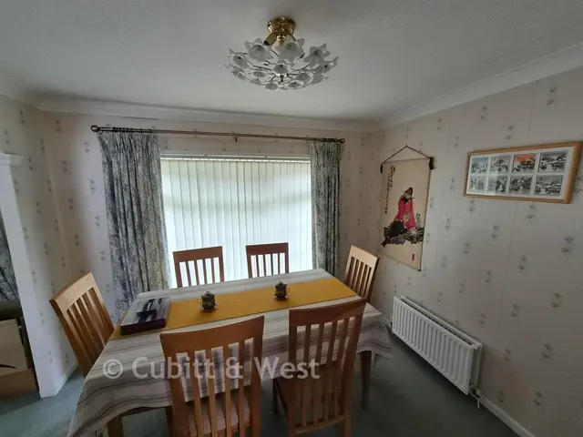 Emms Lane, Brooks Green, RH13, photo 3