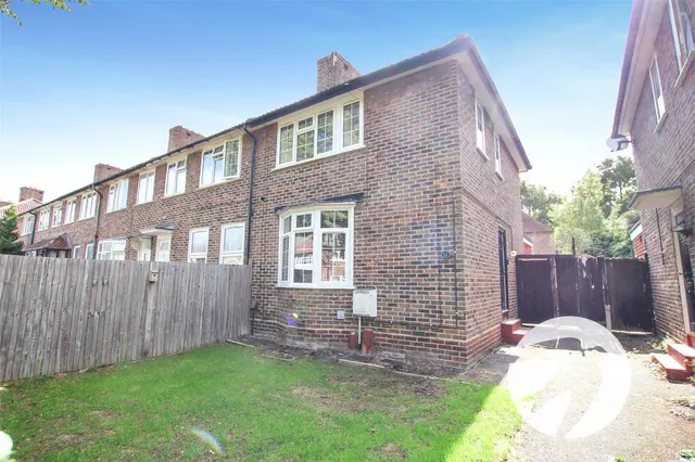 Hassop Walk, London, SE9, photo 1
