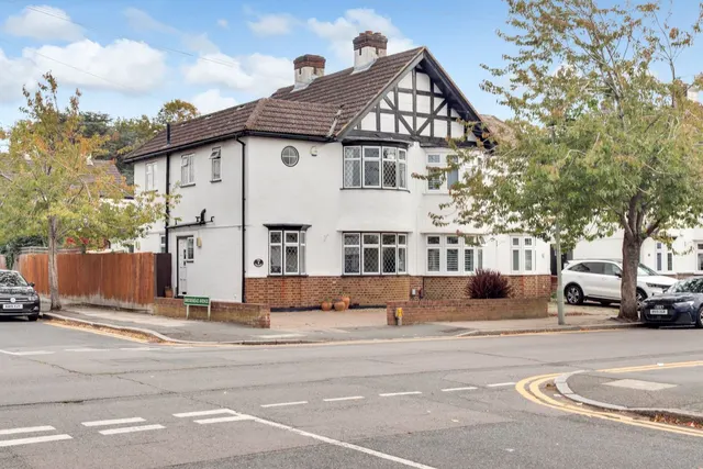3 bedroom house, The Fairway, Bromley, BR1