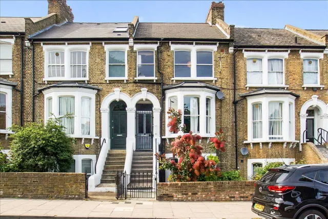 Tufnell Park Road, London, photo 1