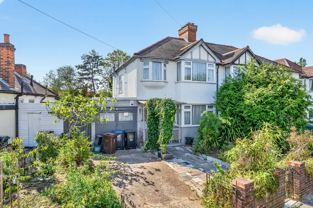 The Drive, Morden, photo 1