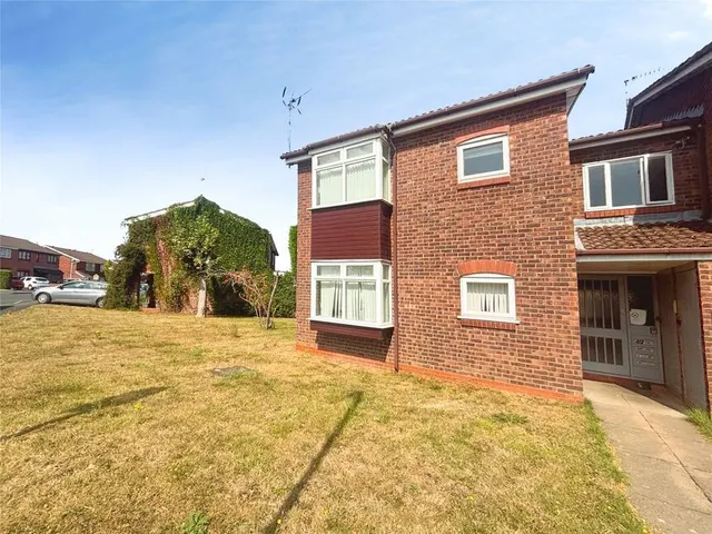 Canterbury Drive, Perton, Wolverhampton, WV6, photo 1