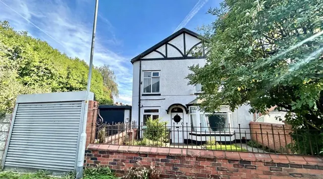 Limeside Road, Oldham, OL8, photo 1