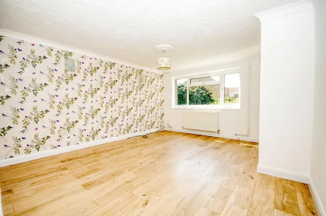 Photo 3 — Tickleford Drive, Southampton, SO19 9AU
