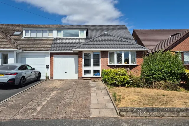 Larkspur Avenue, Burntwood, photo 1