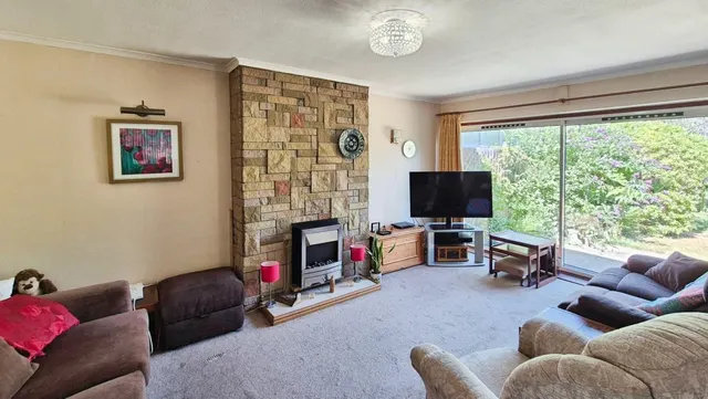 Photo 3 — Larkspur Avenue, Burntwood