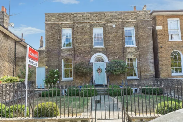 Medway Road, Brompton, Gillingham, photo 1