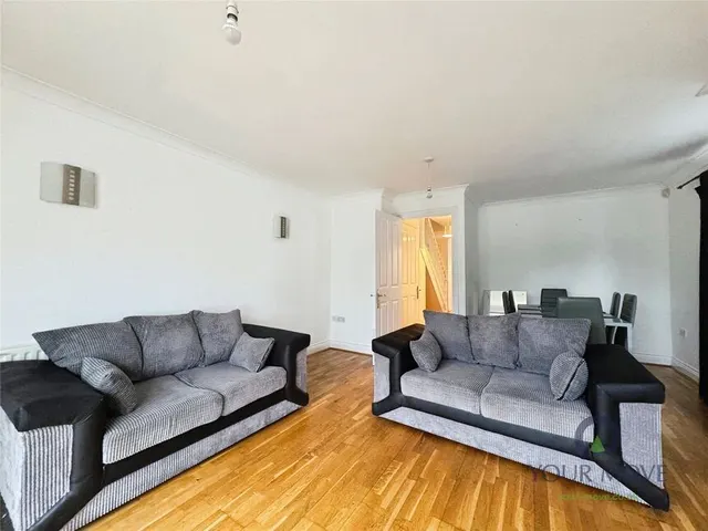 Photo 2 — Chatterton Road, Bromley, BR2
