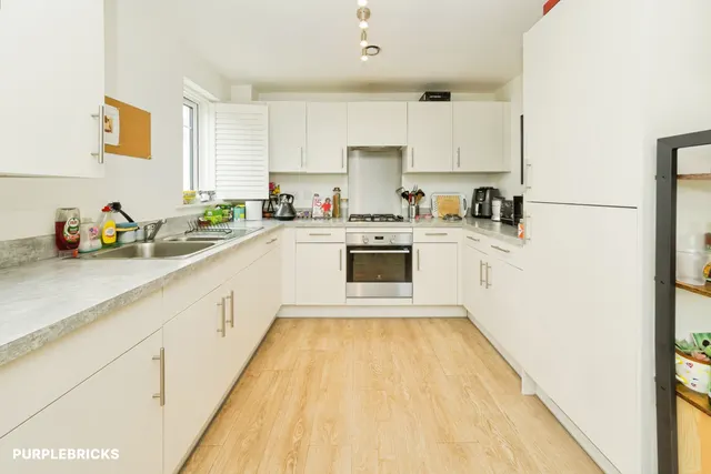 Camellia Close, Crawley, RH10, photo 2