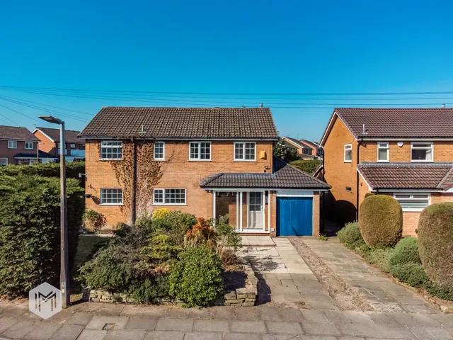 Whitecroft Drive, Bury, BL8 2TR, photo 1