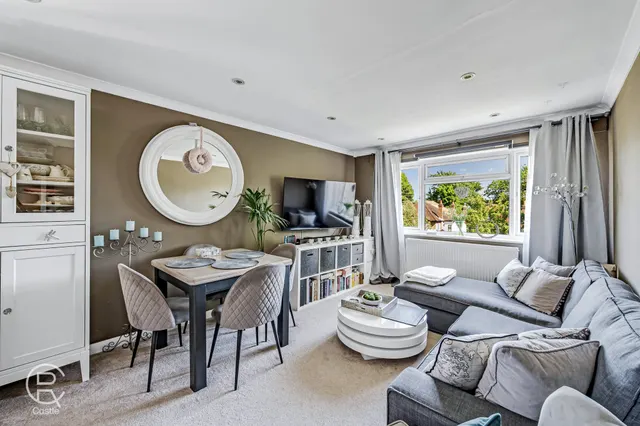 Manor Court Road, London, W7 3HD, photo 1