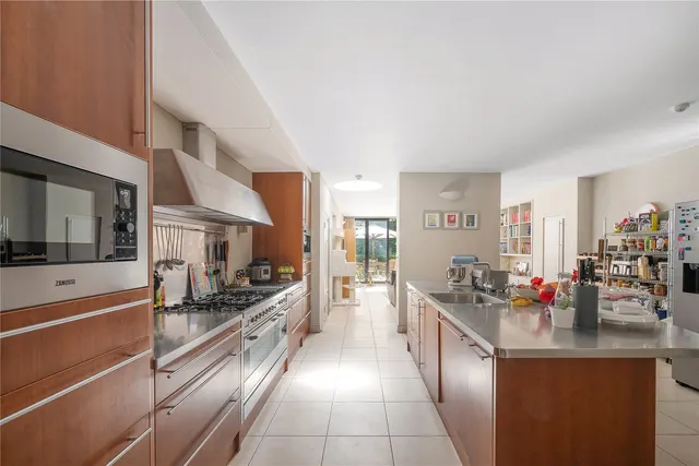 Photo 3 — Dorncliffe Road, Fulham, London, SW6