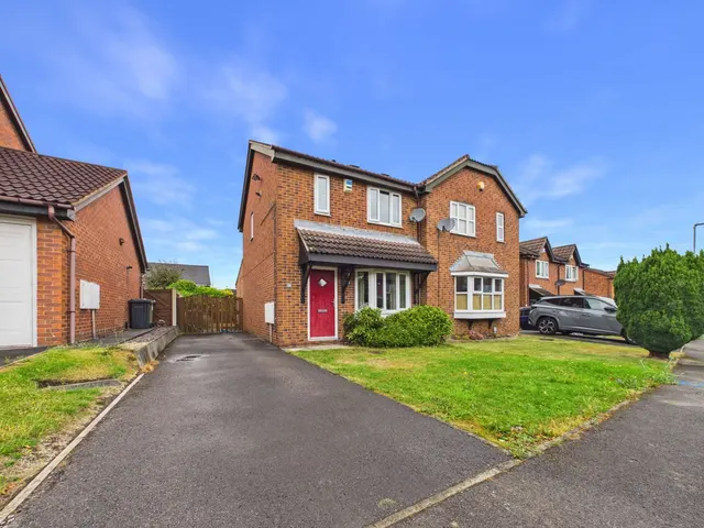 Pinders Green Drive, Methley, LS26, photo 1